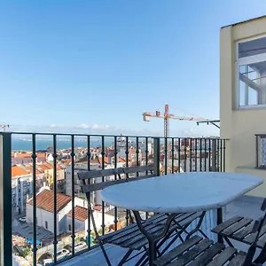  Apartment Amidst The Rooftops Of